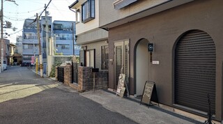 住宅街の中にある隠れ家店